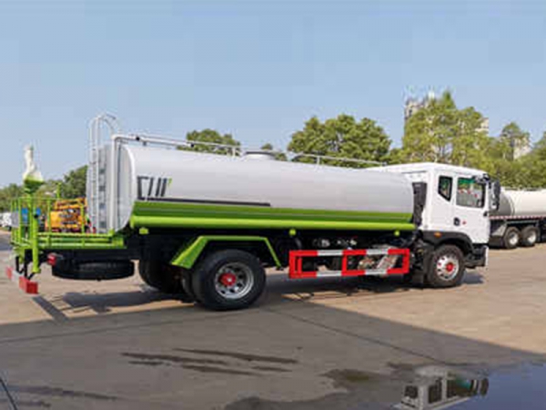 國(guó)六15方東風(fēng)D9灑水車(chē)