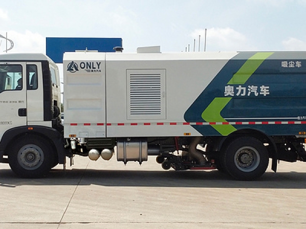 重汽16方吸塵車(chē)