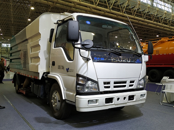 五十鈴國(guó)六8方吸塵車(chē)