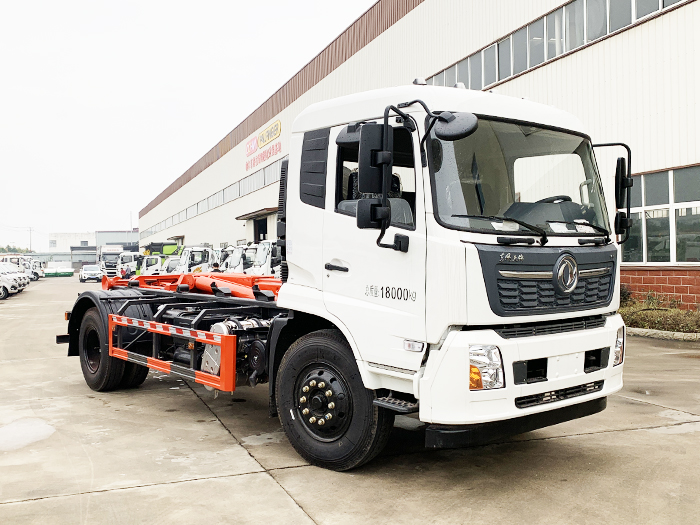東風天錦勾臂式垃圾車