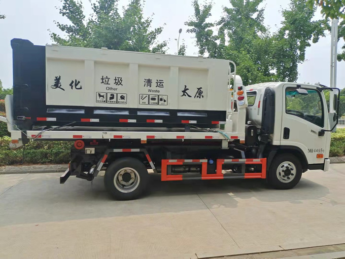 大運(yùn)勾臂式垃圾車(chē)