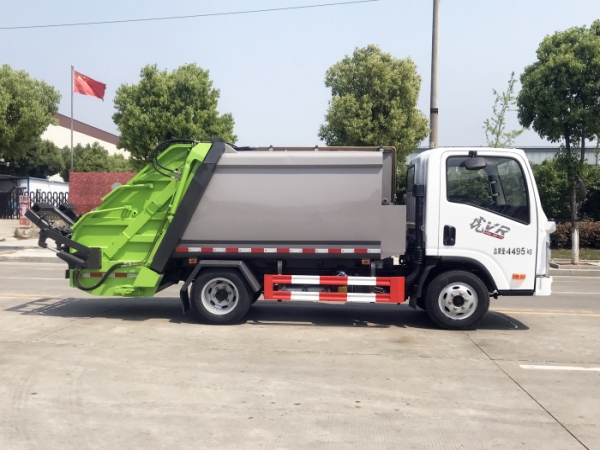 解放藍(lán)牌壓縮式垃圾車(chē)