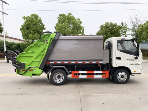 福田奧鈴壓縮式垃圾車(chē)