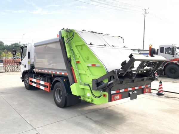 福田奧鈴壓縮式垃圾車(chē)