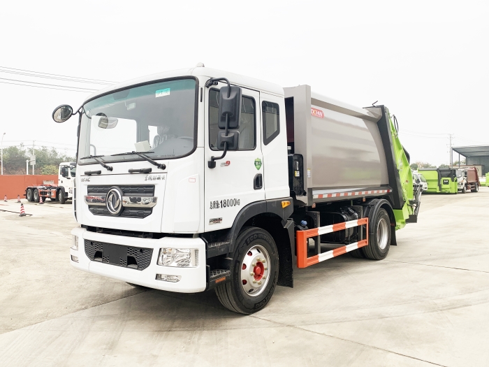 東風(fēng)D9壓縮式垃圾車(chē)