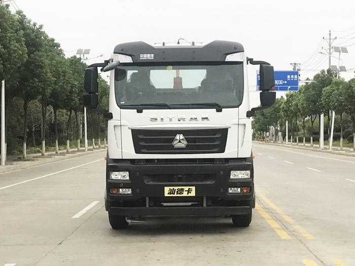 重汽汕德卡勾臂式垃圾車(chē)