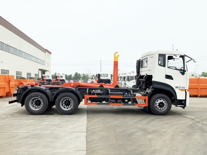 東風(fēng)天龍車廂可卸式垃圾車