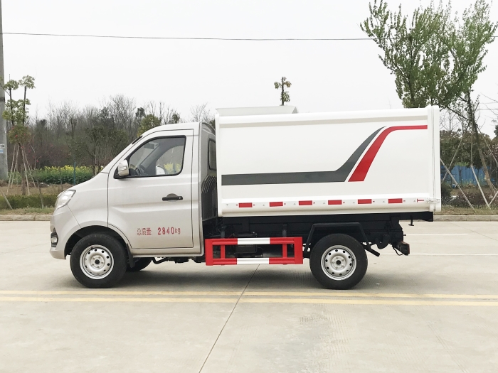 長安跨越側(cè)掛桶式垃圾車