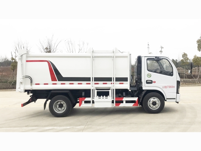 東風(fēng)多利卡側(cè)掛桶式垃圾車