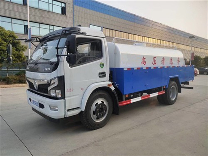 國(guó)六東風(fēng)8方清洗車