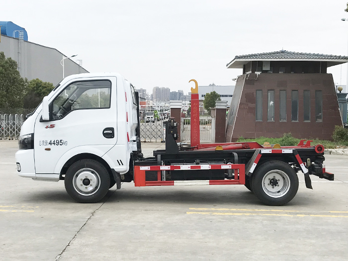 東風(fēng)途逸勾臂式垃圾車(chē)