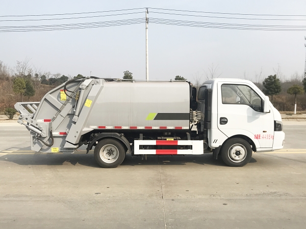 東風(fēng)途逸藍(lán)牌壓縮式垃圾車