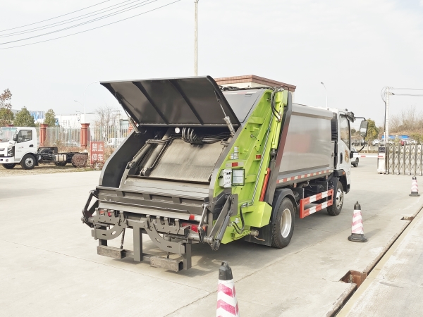 重汽豪曼壓縮式垃圾車(chē)