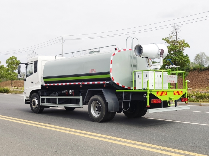 東風(fēng)天錦灑水車(chē)