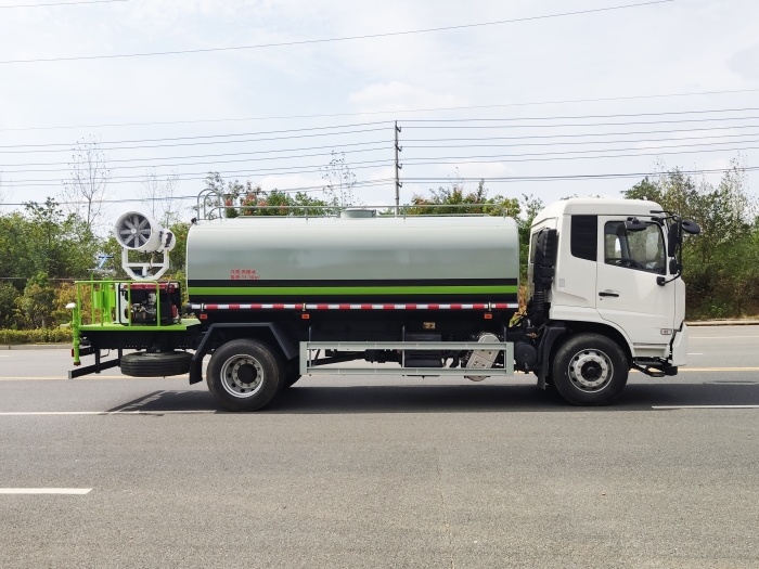 東風(fēng)天錦灑水車(chē)